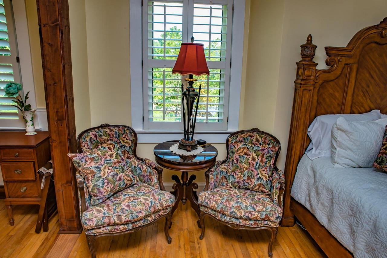 Chimney Rock Manor Hotel Esterno foto