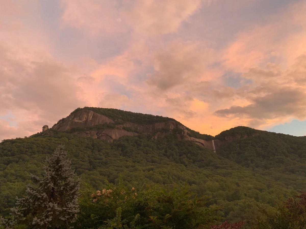 Chimney Rock Manor Hotel Esterno foto