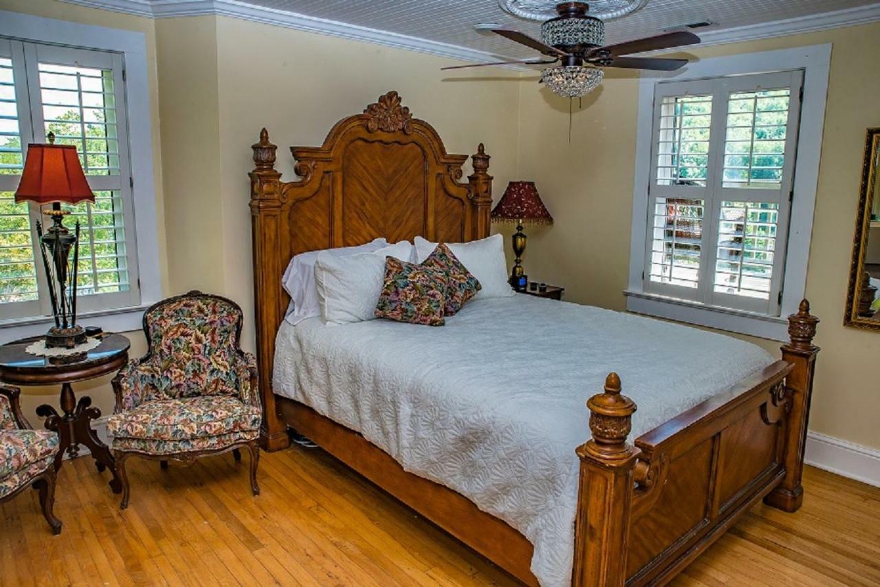 Chimney Rock Manor Hotel Esterno foto