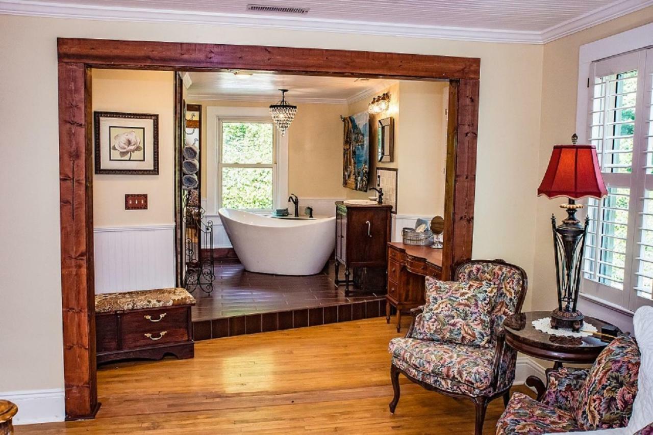 Chimney Rock Manor Hotel Esterno foto