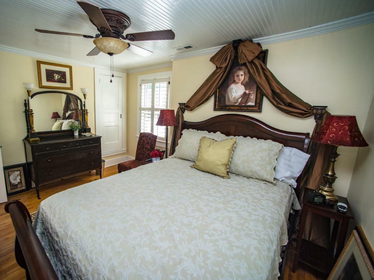 Chimney Rock Manor Hotel Esterno foto