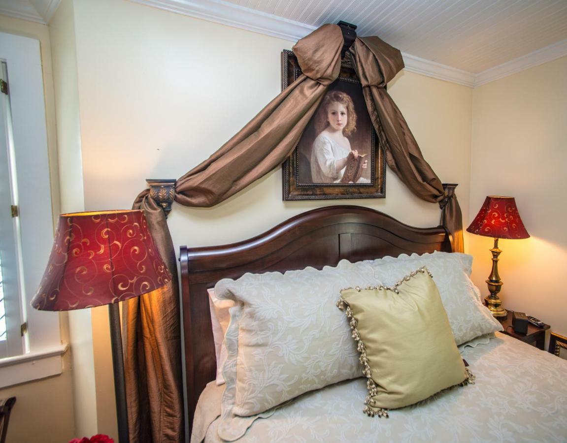 Chimney Rock Manor Hotel Esterno foto